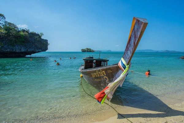 Kbi Thailand Feb 2018 Длиннохвостые Лодки Встали Якорь Острове Центральной — стоковое фото