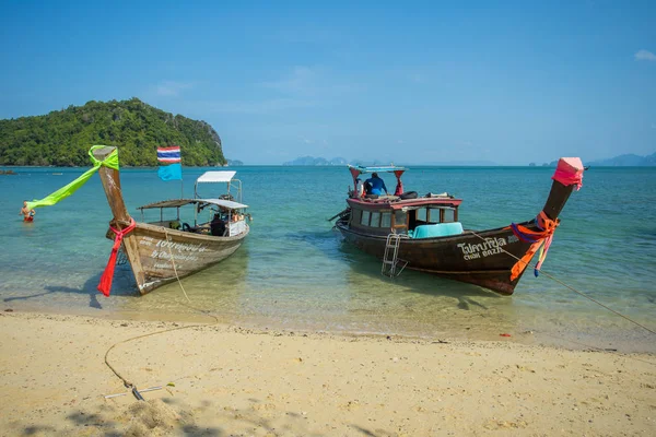 Krabi Thaïlande Fevrier 2018 Bateaux Queue Longue Ancrés Sur Île — Photo