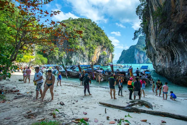 Krabi Thailandia Feb 2018 Molte Persone Arrivano Hong Island Barca — Foto Stock
