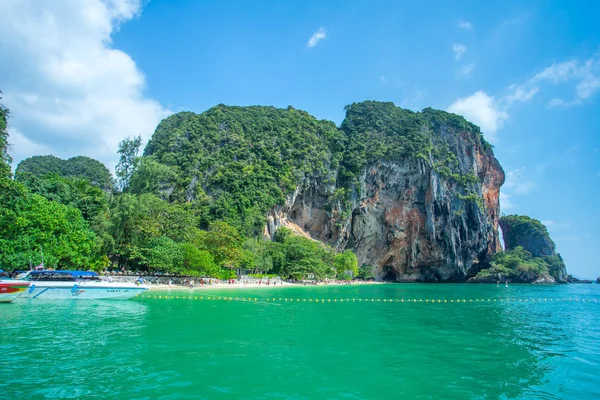 Krabi Tajlandia Lutego 2018 Longtail Łodzi Morzu Pobliżu Hong Wyspa — Zdjęcie stockowe