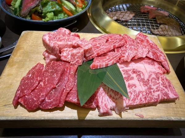 Premium Japonês Wagyu Carne Cortada Placa Para Yakiniku — Fotografia de Stock