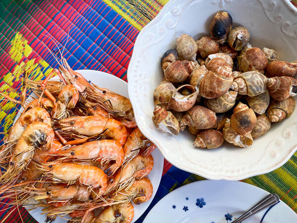 Пятнистый Вавилон, полный креветок-гриль, готовый к еде
