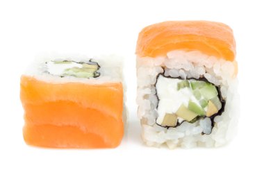 Somon ve peynir ile suşi rulo