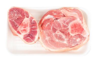 Domuz knuckle izole bir kap içinde 