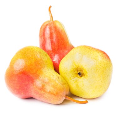 Olgun armutlar beyazlar üzerinde izole