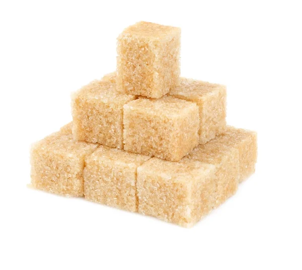 Kostki cukru trzcinowego na białym tle — Zdjęcie stockowe