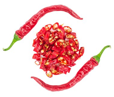 Kıyılmış sıcak kırmızı biber izole biber