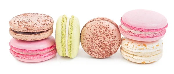 Tatlı incelik macaroons çeşitli beyaz izole — Stok fotoğraf