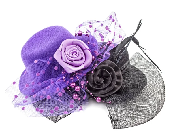 Chapéus de senhoras antigas roxas e pretas com flor isolada — Fotografia de Stock