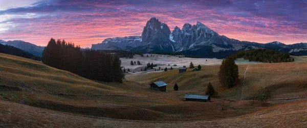 Alpe Siusi Seiser Alm Med Sassolungo Langkofel Bergsgrupp Bakgrunden Vid — Stockfoto