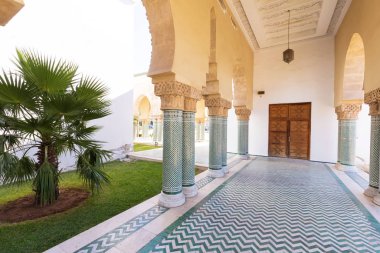 Hasan II Camii, Fas 'ın Kazablanka şehrinde bir camidir. Afrika 'daki en büyük camidir ve dünyanın en büyük üçüncü camisidir. Projenin minaresi, 210 metre İnşaat Detaylarıyla dünyanın en yüksek ikinci minaresi oldu.