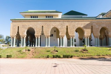 Hasan II Camii, Fas 'ın Kazablanka şehrinde bir camidir. Afrika 'daki en büyük camidir ve dünyanın en büyük üçüncü camisidir. Projenin minaresi, 210 metre İnşaat Detaylarıyla dünyanın en yüksek ikinci minaresi oldu.