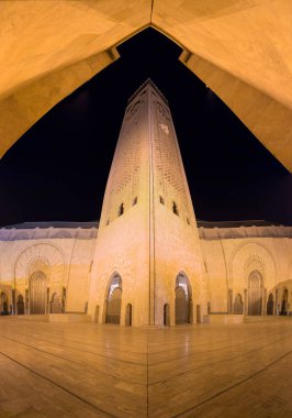 Hasan II Camii, Fas 'ın Kazablanka şehrinde bir camidir. Afrika 'daki en büyük camidir ve dünyanın en büyük üçüncü camisidir. Projenin minaresi, 210 metre İnşaat Detaylarıyla dünyanın en yüksek ikinci minaresi oldu.