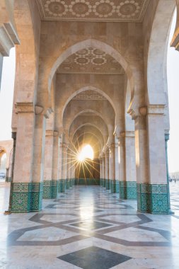 Hasan II Camii, Fas 'ın Kazablanka şehrinde bir camidir. Afrika 'daki en büyük camidir ve dünyanın en büyük üçüncü camisidir. Projenin minaresi, 210 metre İnşaat Detaylarıyla dünyanın en yüksek ikinci minaresi oldu.