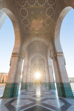 Hasan II Camii, Fas 'ın Kazablanka şehrinde bir camidir. Afrika 'daki en büyük camidir ve dünyanın en büyük üçüncü camisidir. Projenin minaresi, 210 metre İnşaat Detaylarıyla dünyanın en yüksek ikinci minaresi oldu.