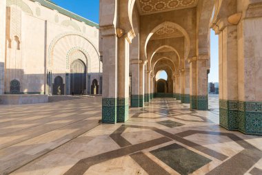 Hasan II Camii, Fas 'ın Kazablanka şehrinde bir camidir. Afrika 'daki en büyük camidir ve dünyanın en büyük üçüncü camisidir. Projenin minaresi, 210 metre İnşaat Detaylarıyla dünyanın en yüksek ikinci minaresi oldu.