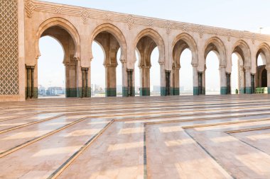 Hasan II Camii, Fas 'ın Kazablanka şehrinde bir camidir. Afrika 'daki en büyük camidir ve dünyanın en büyük üçüncü camisidir. Projenin minaresi, 210 metre İnşaat Detaylarıyla dünyanın en yüksek ikinci minaresi oldu.