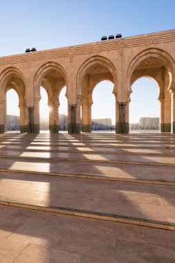 Hasan II Camii, Fas 'ın Kazablanka şehrinde bir camidir. Afrika 'daki en büyük camidir ve dünyanın en büyük üçüncü camisidir. Projenin minaresi, 210 metre İnşaat Detaylarıyla dünyanın en yüksek ikinci minaresi oldu.