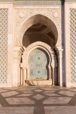 Hasan II Camii, Fas 'ın Kazablanka şehrinde bir camidir. Afrika 'daki en büyük camidir ve dünyanın en büyük üçüncü camisidir. Projenin minaresi, 210 metre İnşaat Detaylarıyla dünyanın en yüksek ikinci minaresi oldu.