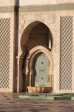 Hasan II Camii, Fas 'ın Kazablanka şehrinde bir camidir. Afrika 'daki en büyük camidir ve dünyanın en büyük üçüncü camisidir. Projenin minaresi, 210 metre İnşaat Detaylarıyla dünyanın en yüksek ikinci minaresi oldu.