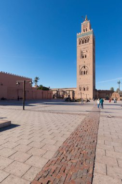 Ait Benhaddou, 1987 'den beri geleneksel Ksarlar ve Unesco dünya mirasının en iyi korunmuş olanı. Ouarzazate yakınlarındaki güçlendirilmiş Ait ben Haddou kasabası Fas' taki sahara çölünün kıyısında..