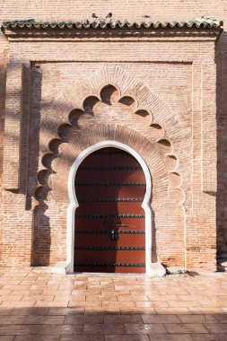 Koutoubia Camii, Fas 'ın Marakeş kentindeki en büyük camidir. Jami al-Kutubiyya, Koutoubia, Kutubiya, Kutubiyya, Kutubiyya ve Booksellers Camii gibi birçok isimle de bilinir. Güneşli bir gün