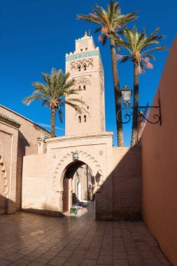 Koutoubia Camii, Fas 'ın Marakeş kentindeki en büyük camidir. Jami al-Kutubiyya, Koutoubia, Kutubiya, Kutubiyya, Kutubiyya ve Booksellers Camii gibi birçok isimle de bilinir. Güneşli bir gün