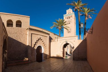 Koutoubia Camii, Fas 'ın Marakeş kentindeki en büyük camidir. Jami al-Kutubiyya, Koutoubia, Kutubiya, Kutubiyya, Kutubiyya ve Booksellers Camii gibi birçok isimle de bilinir. Güneşli bir gün
