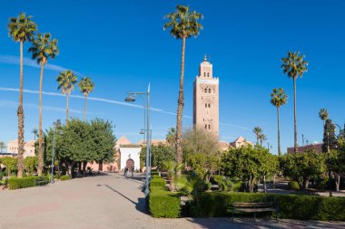 Koutoubia Camii, Fas 'ın Marakeş kentindeki en büyük camidir. Jami al-Kutubiyya, Koutoubia, Kutubiya, Kutubiyya, Kutubiyya ve Booksellers Camii gibi birçok isimle de bilinir. Güneşli bir gün