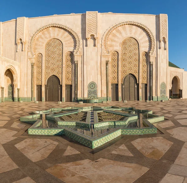 ハサン2世モスク 英語版 はモロッコのカサブランカにあるモスクである アフリカ最大のモスクであり 世界で3番目に大きいモスクである そのミナレットは210Mで世界第2位の高さのミナレットです — ストック写真