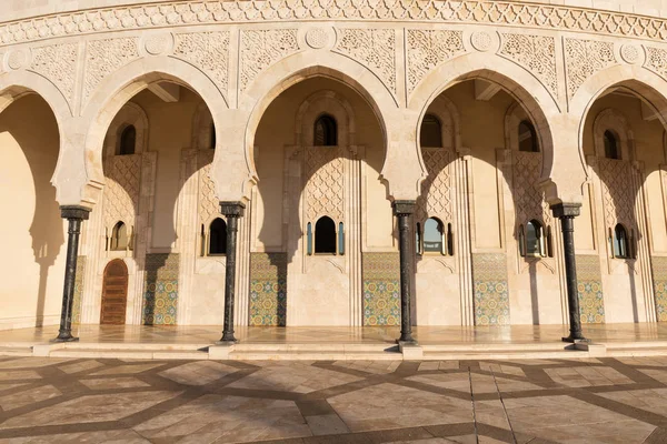 ハサン2世モスク 英語版 はモロッコのカサブランカにあるモスクである アフリカ最大のモスクであり 世界で3番目に大きいモスクである そのミナレットは210Mで世界第2位の高さのミナレットです — ストック写真