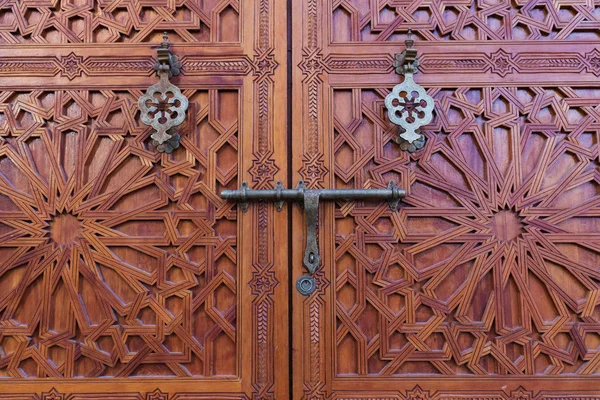 从摩洛哥法兹王宫的主木门上看到的细节 传统的现代建筑细节 — 图库照片