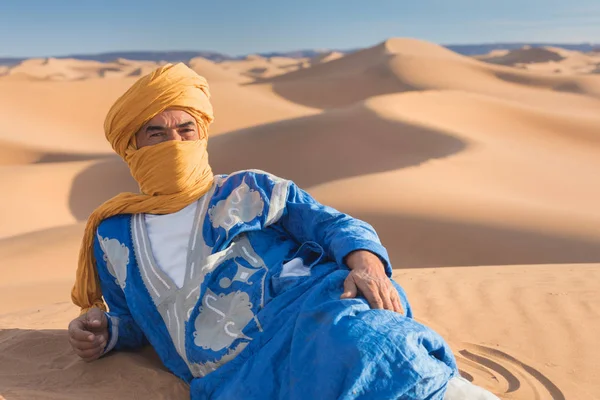 Sahara Maroc Janvier 2020 Portrait Nomade Bédouin Avec Dune Sable — Photo