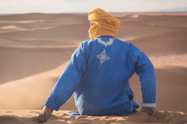 Sahara Marocko Januari 2020 Porträtt Beduinnomad Med Turban Sanddyn Populära — Stockfoto