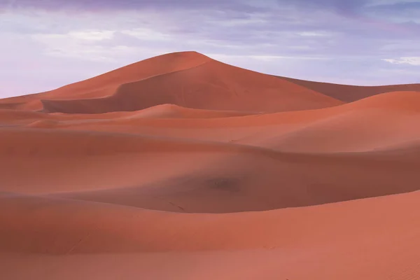 Woestijnlandschap Zandduinen Bij Zonsondergang Hemel Bij Merzouga Marokko Afrika Ontdekking — Stockfoto