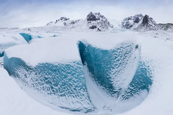 グリーンランドの南半球の氷河 氷の洞窟 地球規模の気候変動 地球上の生態系のバランスの重要性 青い氷の風景 — ストック写真