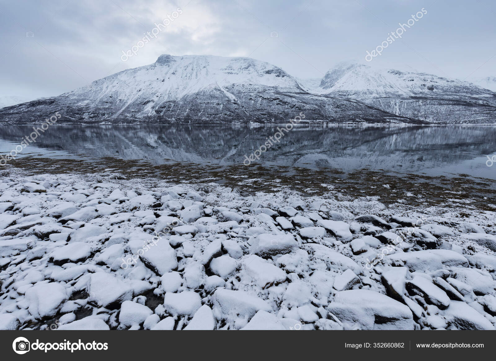 Panorama Snowy Fjords Mountain Range Senja Norway Amazing Norway Nature —  Stock Photo © MichalBalada #352660862, image size:1600x1167