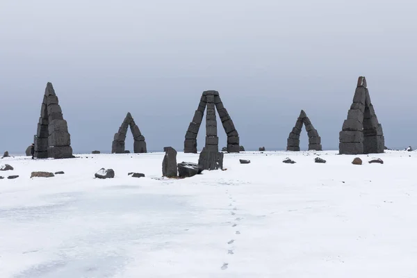 アイスランドの有名なランドマーク 素晴らしい観光地 北極のヘンジの美しい景色Raufarhfn 北アイスランド驚くべき自然景観人気の観光スポットアイスランドの石造り — ストック写真