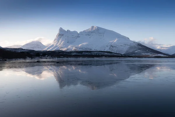 Panorama Fiordi Innevati Catena Montuosa Senja Norvegia Incredibile Norvegia Paesaggio — Foto Stock