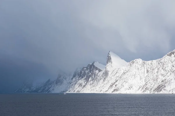 Panorama Fiordi Innevati Catena Montuosa Senja Norvegia Incredibile Norvegia Paesaggio — Foto Stock