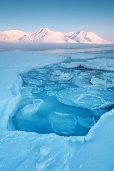 Норвезька Ландшафтна Крижана Природа Льодовиків Spitsbergen Longyearbyen Svalbard Арктичний Океан — стокове фото
