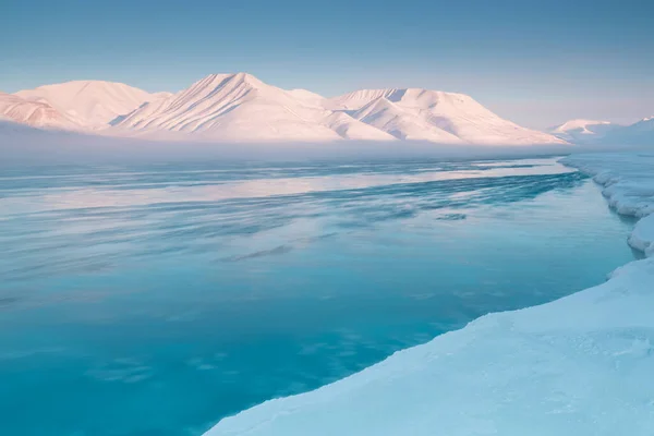 Noruega Paisaje Hielo Naturaleza Las Montañas Glaciares Spitsbergen Longyearbyen Svalbard —  Fotos de Stock