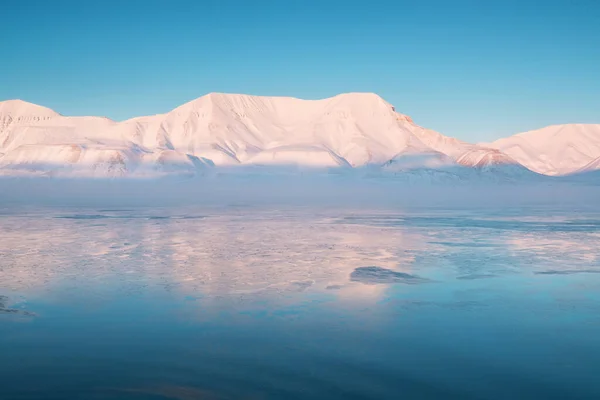 Норвезька Ландшафтна Крижана Природа Льодовиків Spitsbergen Longyearbyen Svalbard Арктичний Океан — стокове фото