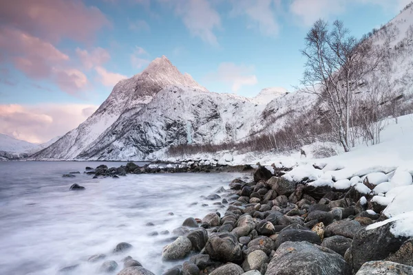 Paesaggio Idilliaco Con Neve Sole Norvegia Drammatico Bellissimo Tramonto All — Foto Stock