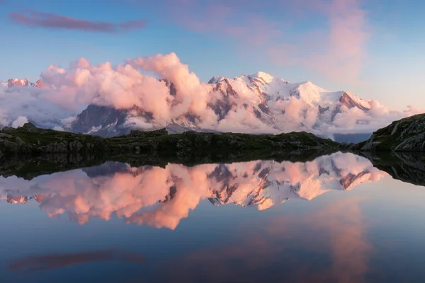Vista Deslumbrante Cordilheira Mont Blanc Durante Verão Com Seus Belos — Fotografia de Stock