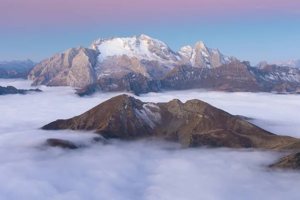 Vista Los Famosos Picos Montaña Dolomitas Brillando Hermosa Luz Dorada —  Fotos de Stock