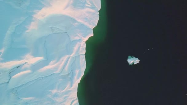 Grandes Icebergs Diferentes Formas Baía Disko Oeste Groenlândia Sua Fonte — Vídeo de Stock