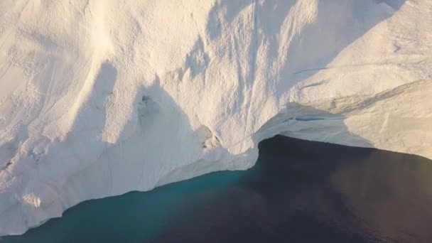 Grandes Icebergs Diferentes Formas Baía Disko Oeste Groenlândia Sua Fonte — Vídeo de Stock