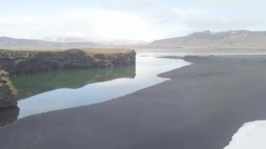 Güzel dağ ve deniz manzarası