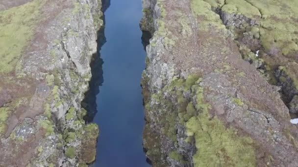 アイスランドの渓谷にある美しい氷河の川 — ストック動画